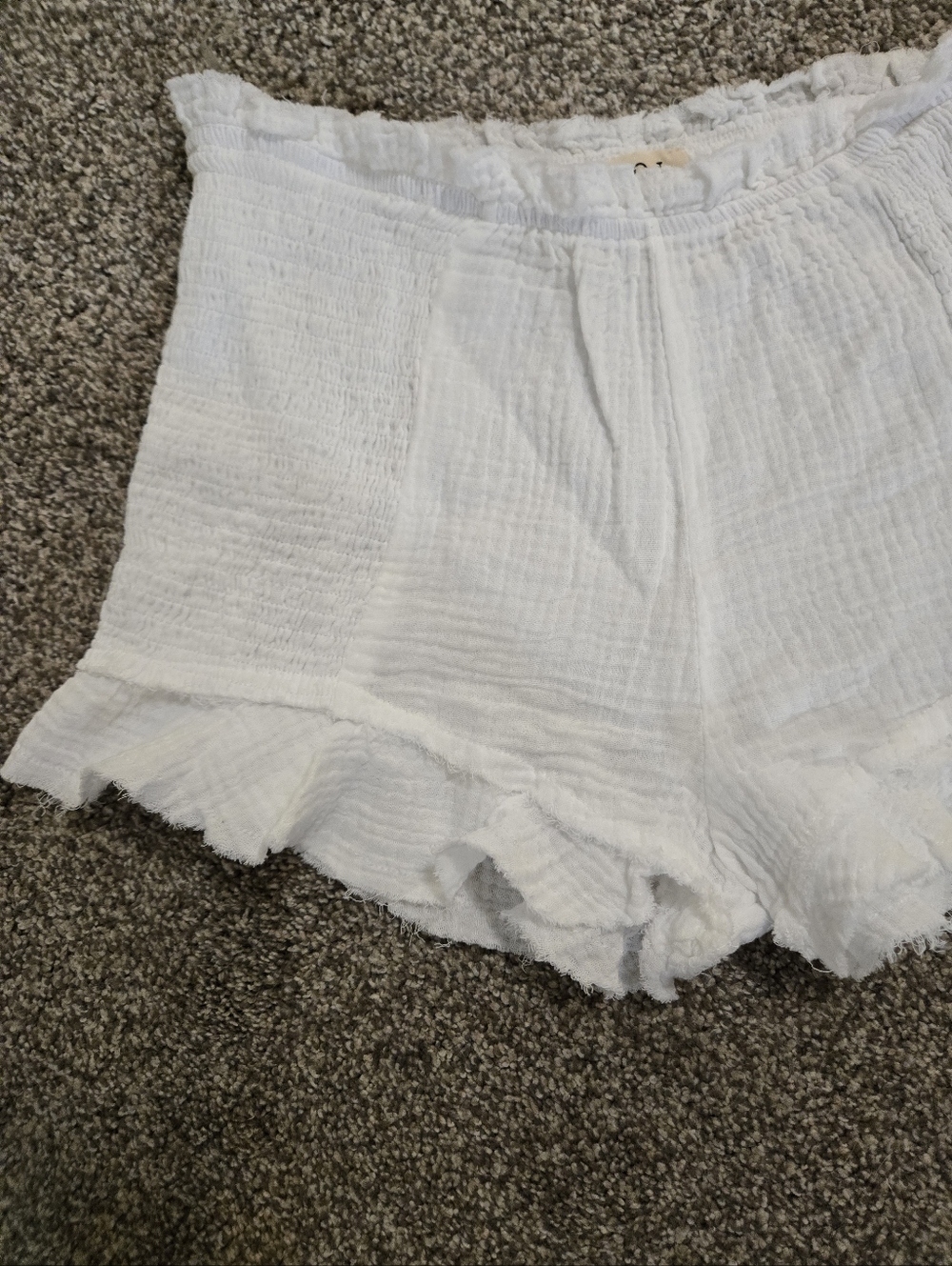 Brand new!! NWOT POL boutique white stretchy ruffle shorts size medium - Picture 3 of 6